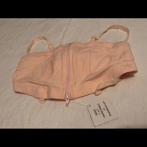 Hands free pumping bra